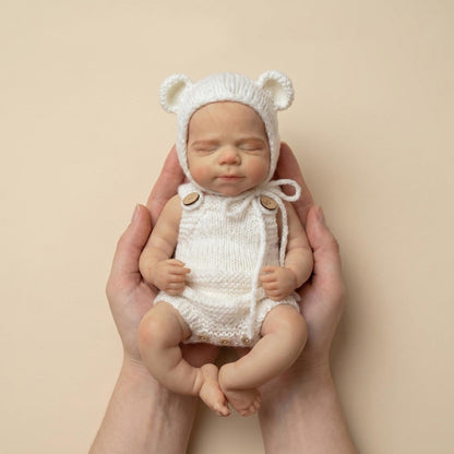 Poupée reborn Pascale de 30cm en silicone intégral vêtue de tenues blanches