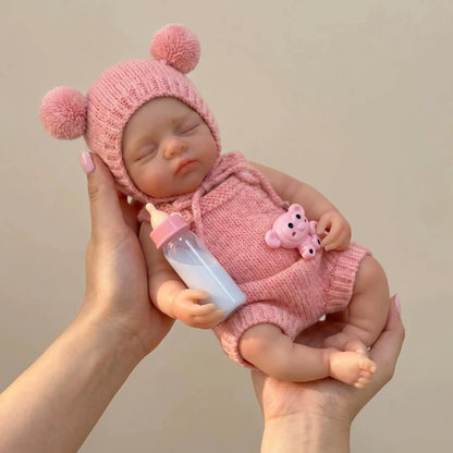 Poupée reborn Irys de 30cm en silicone intégral fille vêtue de tenues roses