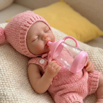 Poupée reborn Irys de 30cm en silicone intégral fille vêtue de tenues roses