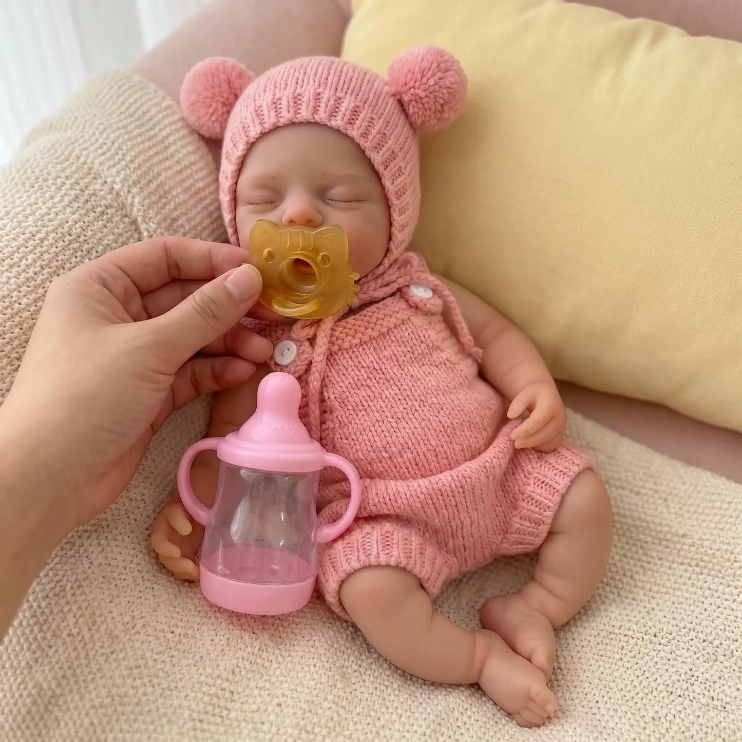 Poupée reborn Irys de 30cm en silicone intégral fille vêtue de tenues roses